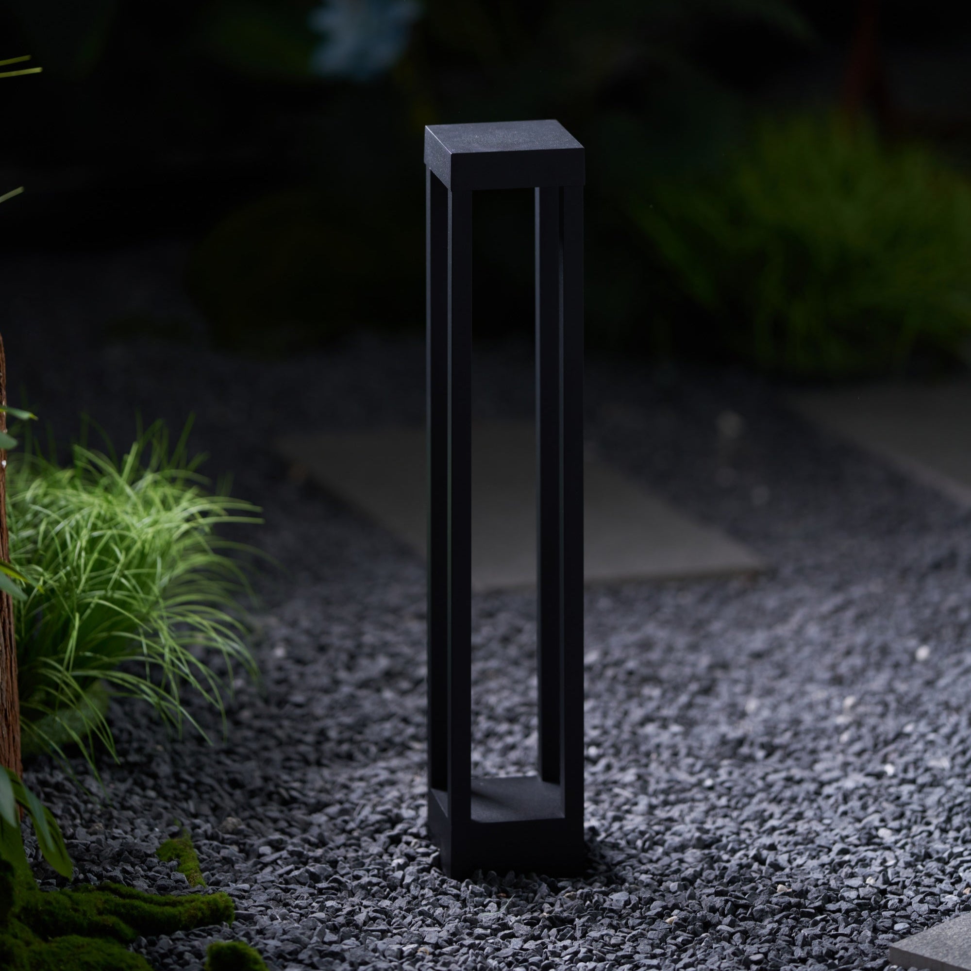 Obsidian Post Outdoor Light