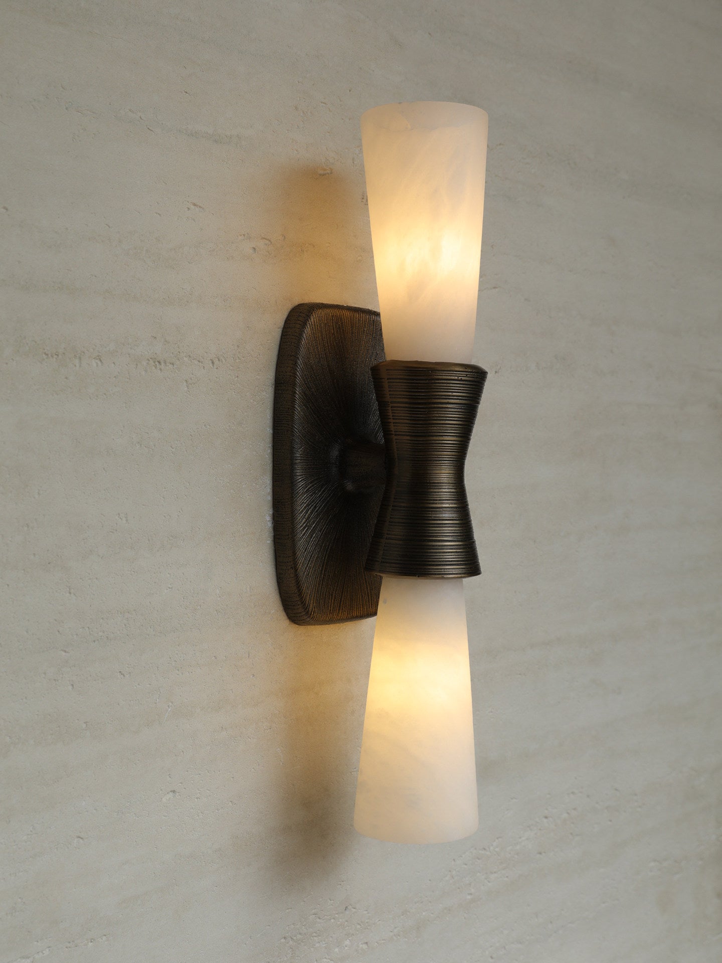 Настінний світильник Opal Alabaster Twist