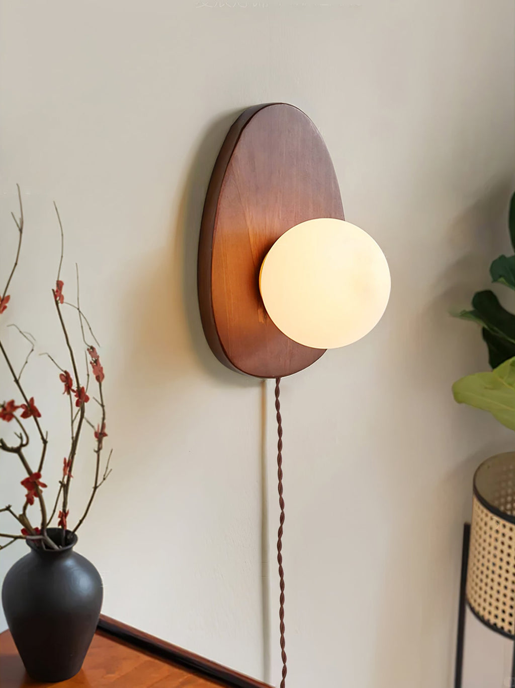 Настінний світильник Orba Walnut з вилкою