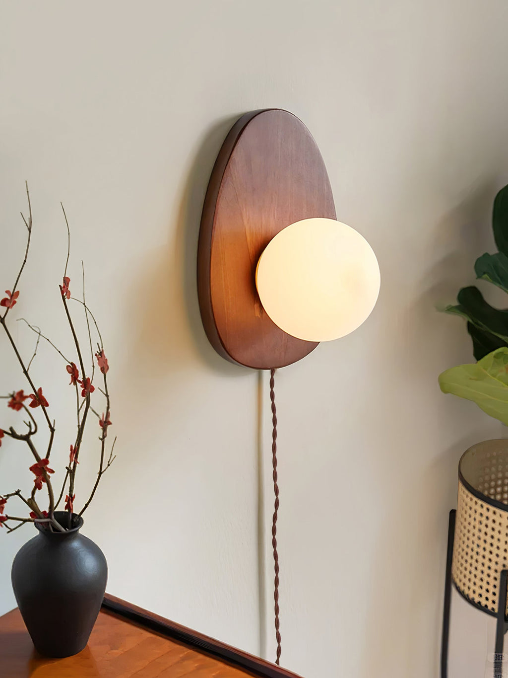 Настінний світильник Orba Walnut з вилкою