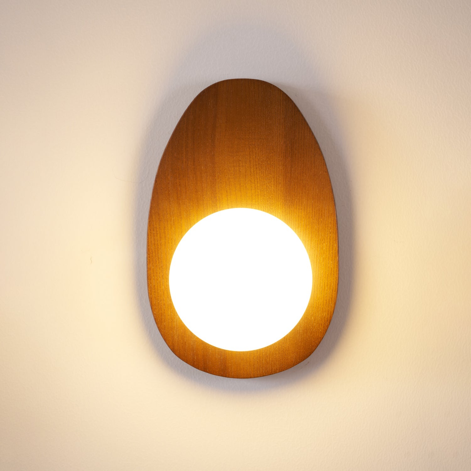 Настінний світильник Orba Walnut з вилкою