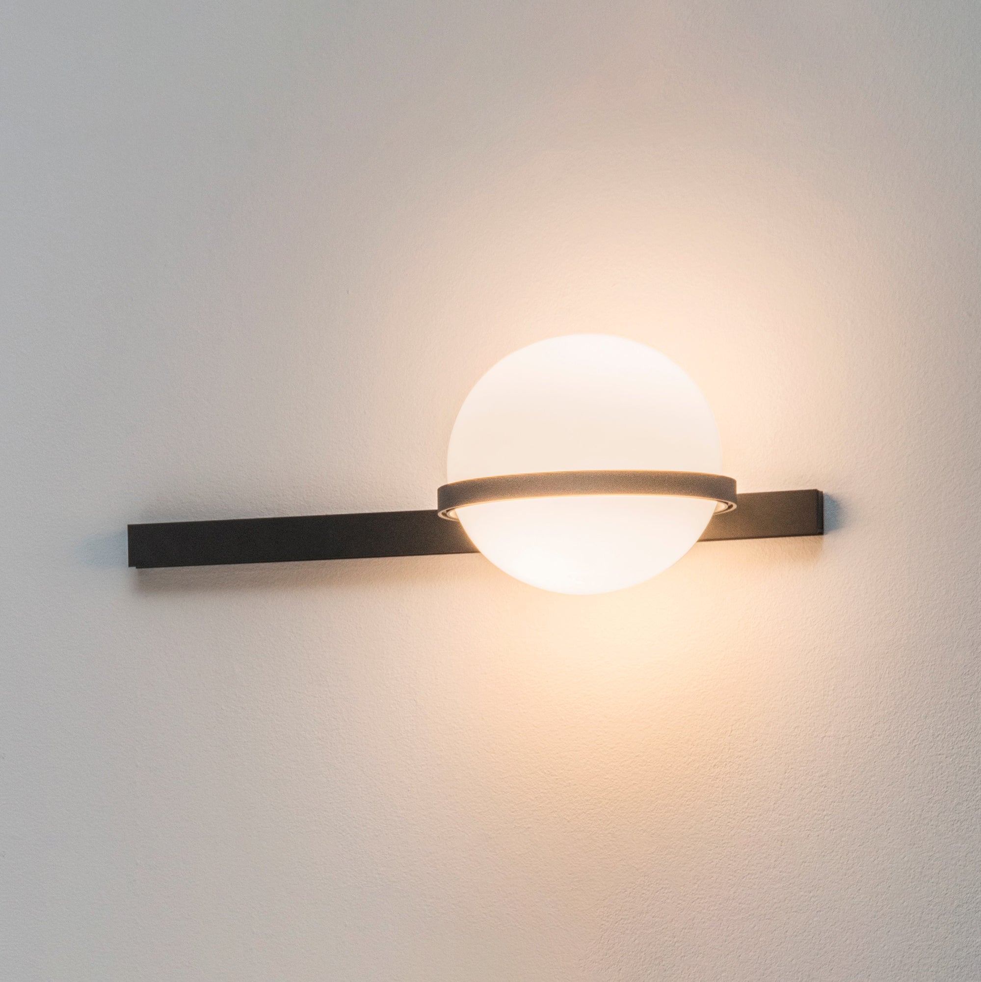 Настінний світильник Solstice Orb
