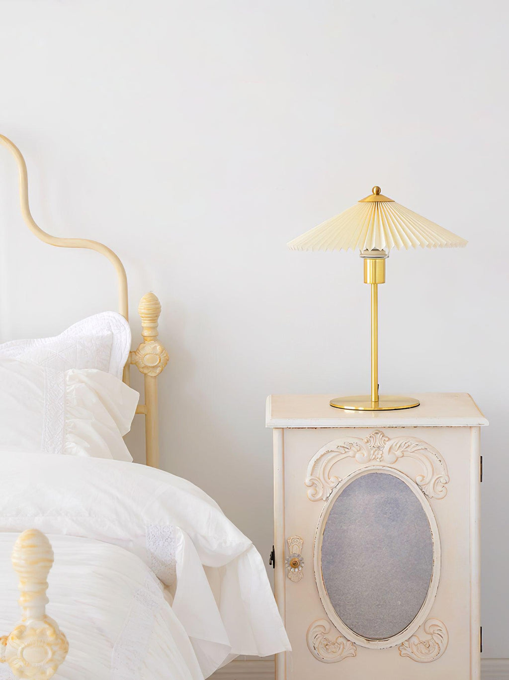 Настольная лампа Perla со складчатым абажуром