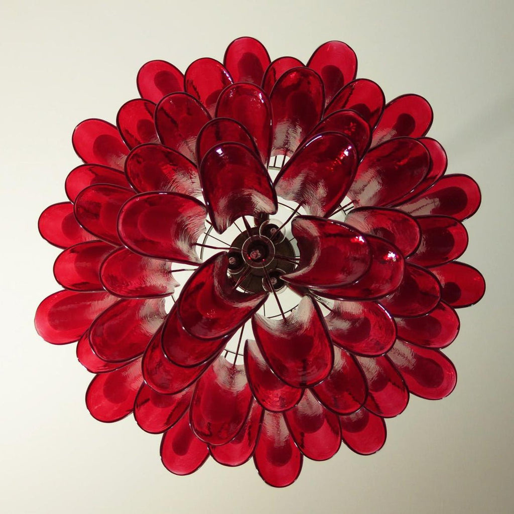 Люстра из красного муранского стекла в виде лепестков