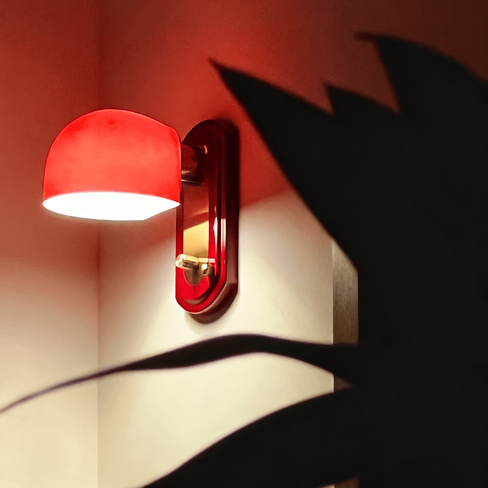 Настінний світильник Scarlet Dome