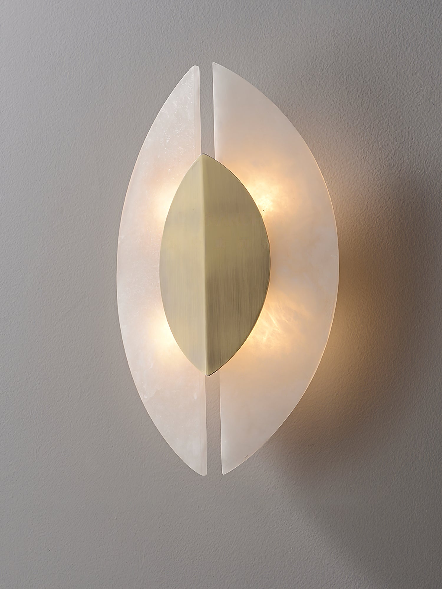 Настінний світильник Solari Alabaster Leaf Sconce