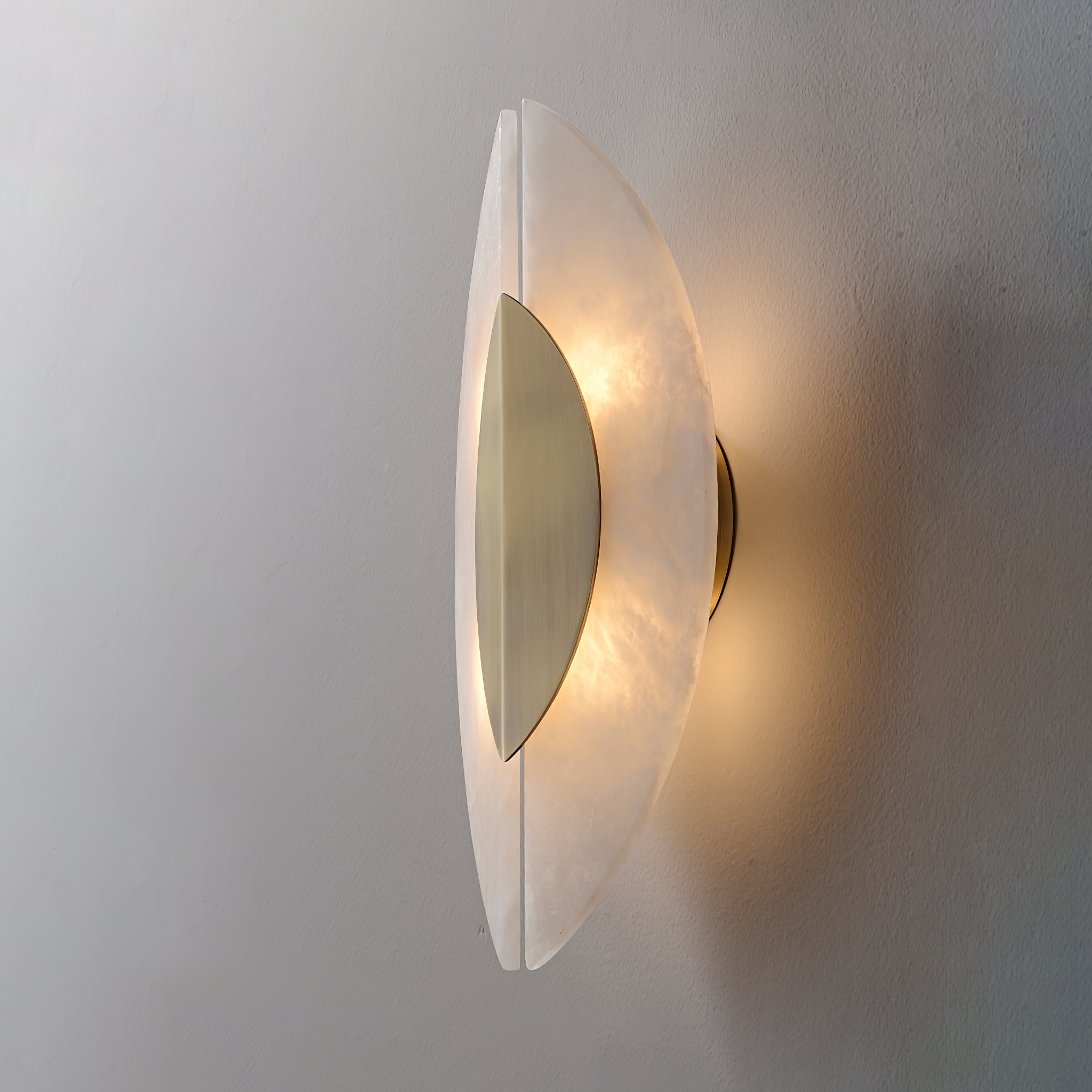 Настінний світильник Solari Alabaster Leaf Sconce