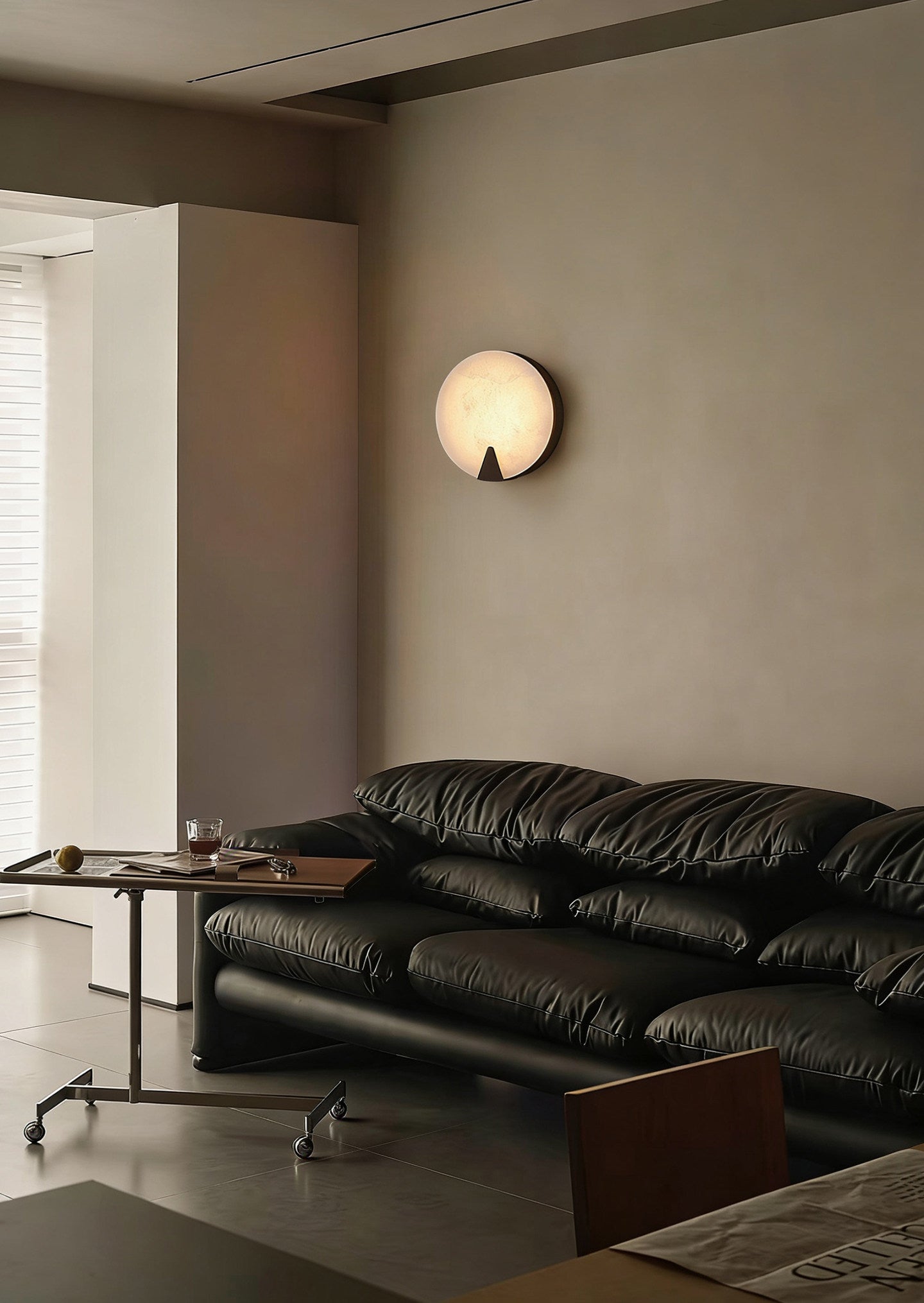 Настінний світильник Solaris Halo Alabaster