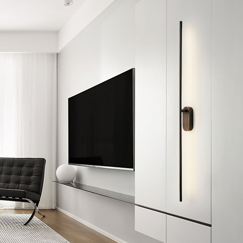 Металевий настінний світильник у формі палиці