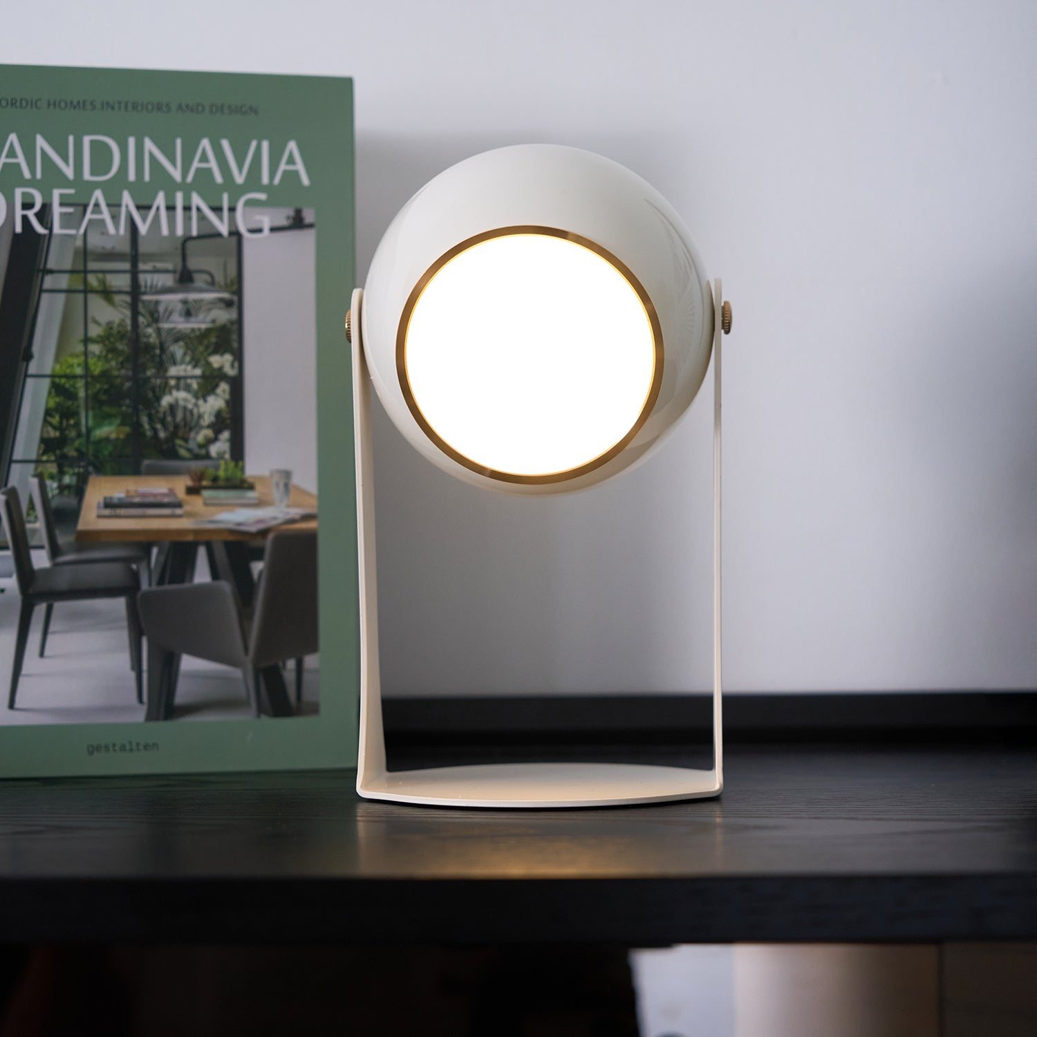Svejk Table Lamp (Built-in Battery)