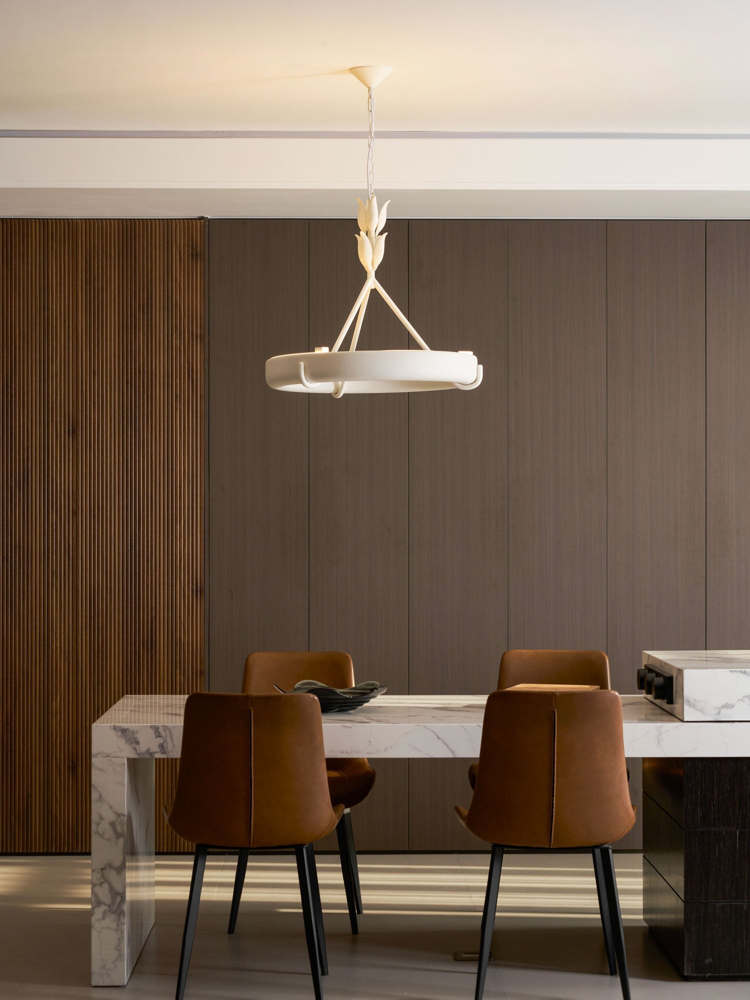 Потолочная люстра Tinsley Plaster
