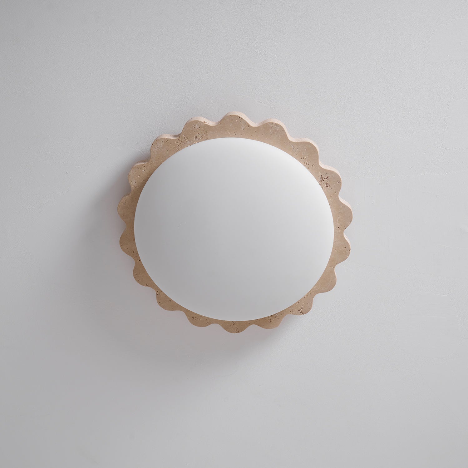 Потолочный светильник из травертина Scallop Edge