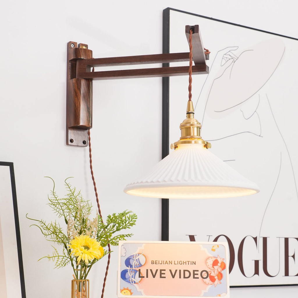 Настінний світильник «Swing Arm» з горіха