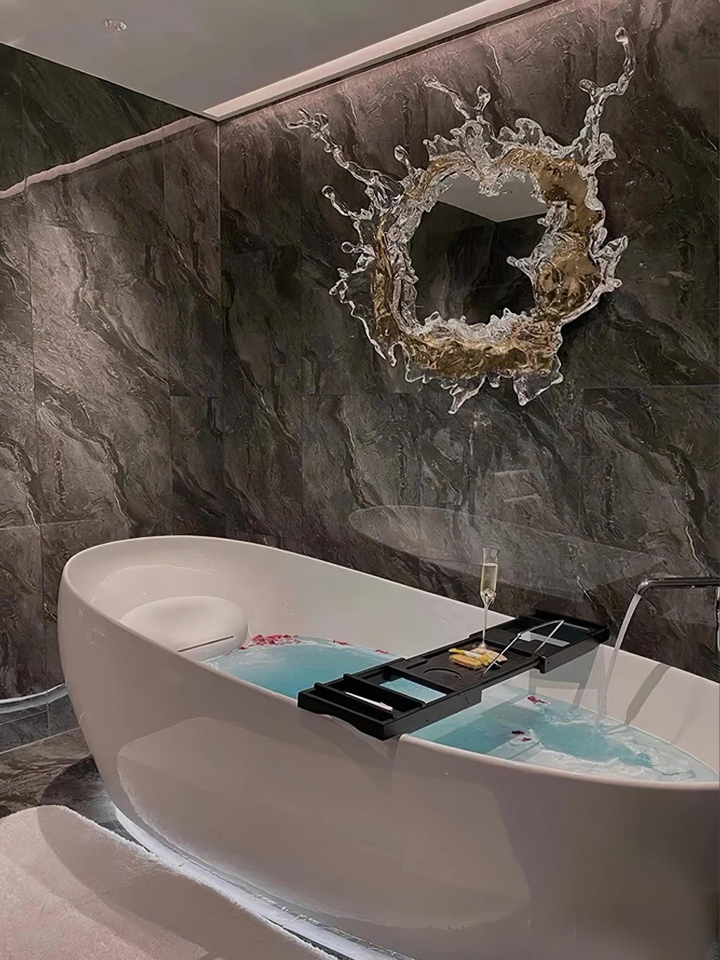 Настінний світильник "Дзеркало-крапля"