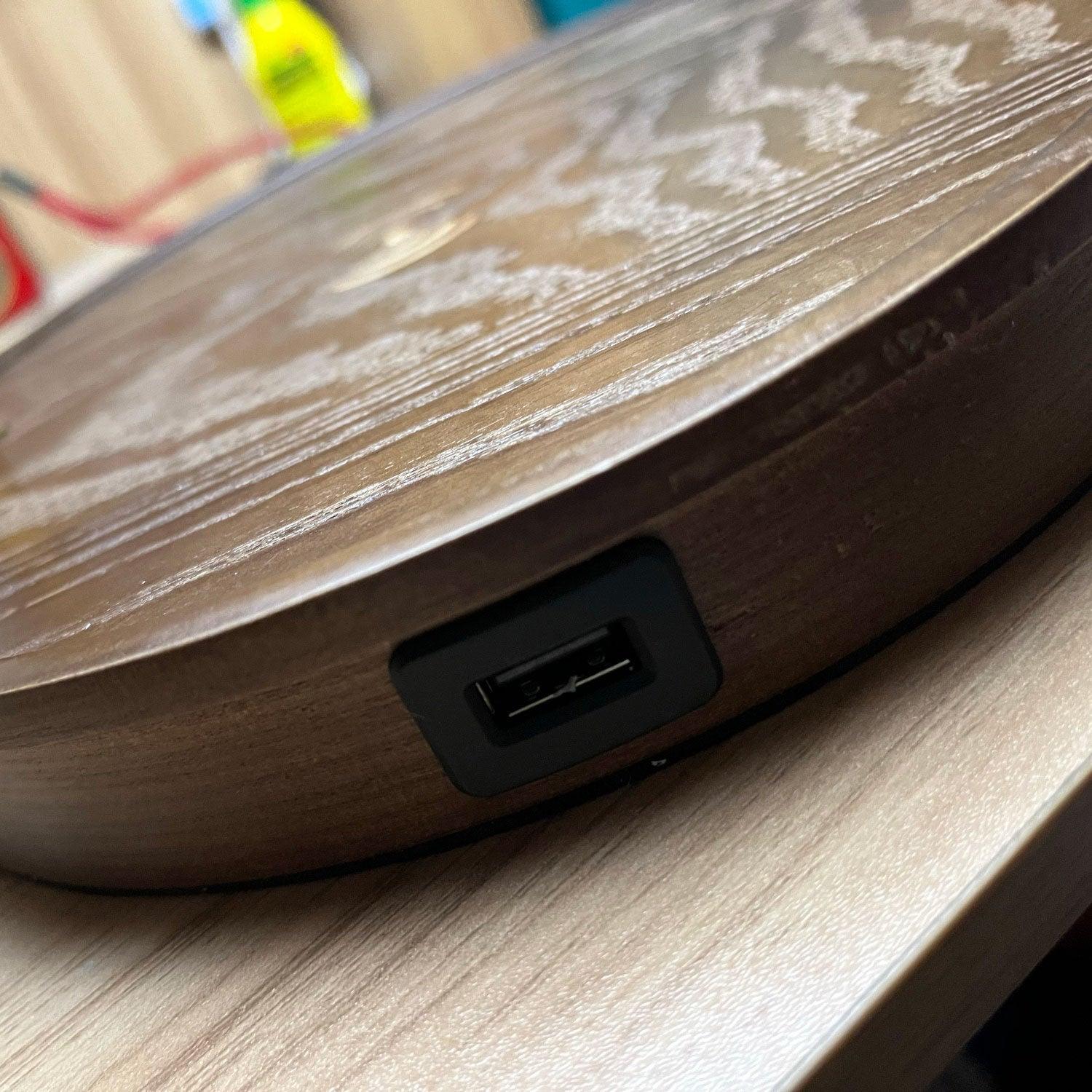 Настольная лампа в стиле ретро из дерева