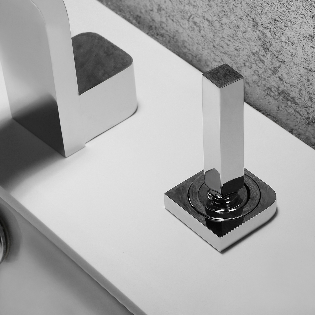 Змішувач для раковини в стилі Модерн Колір - Хром Матеріал - Латунь SLAVGO 10252