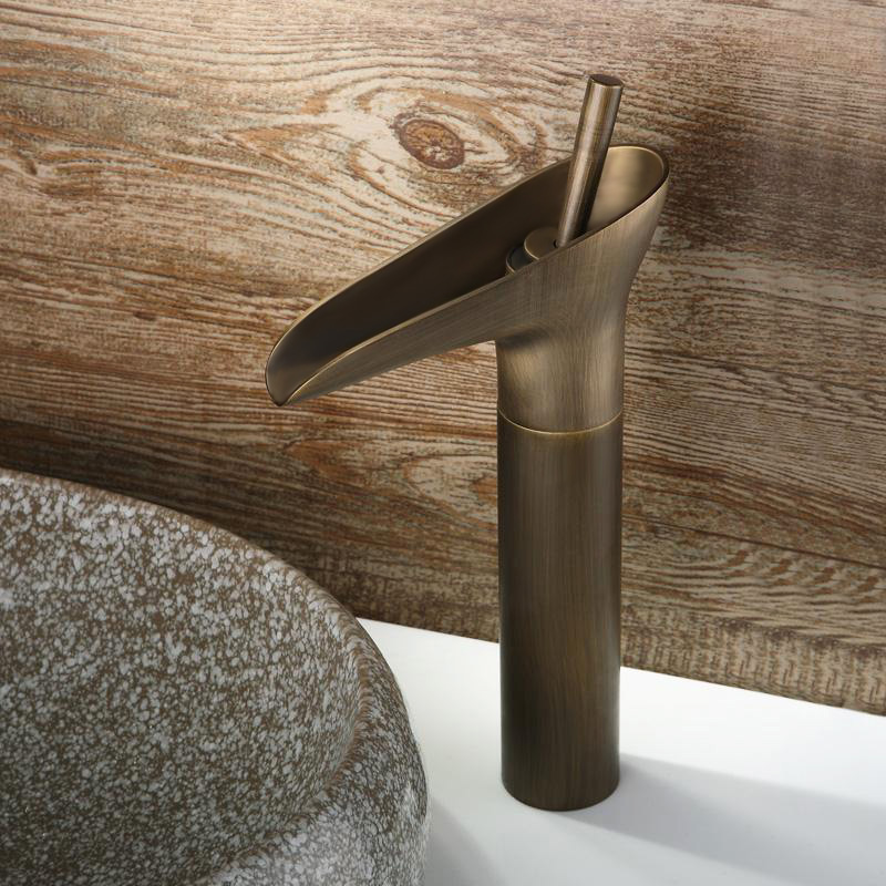 Змішувач для раковини у стилі Традиційний Колір - Антична Латунь Матеріал корпусу - Латунь SLAVGO 11305