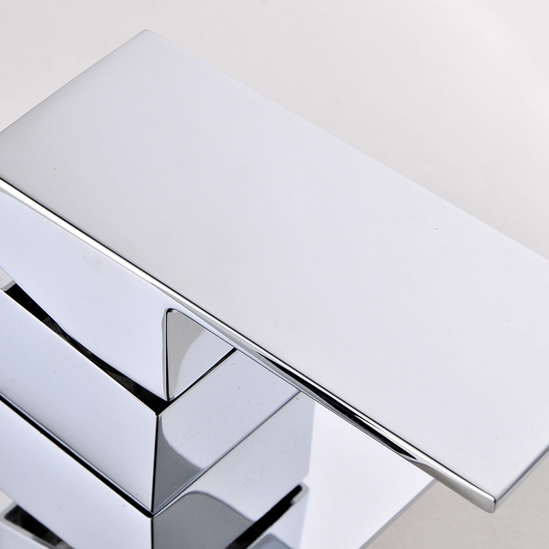 Змішувач для раковини в стилі Модерн Колір - Хром Матеріал - Латунь SLAVGO 10072